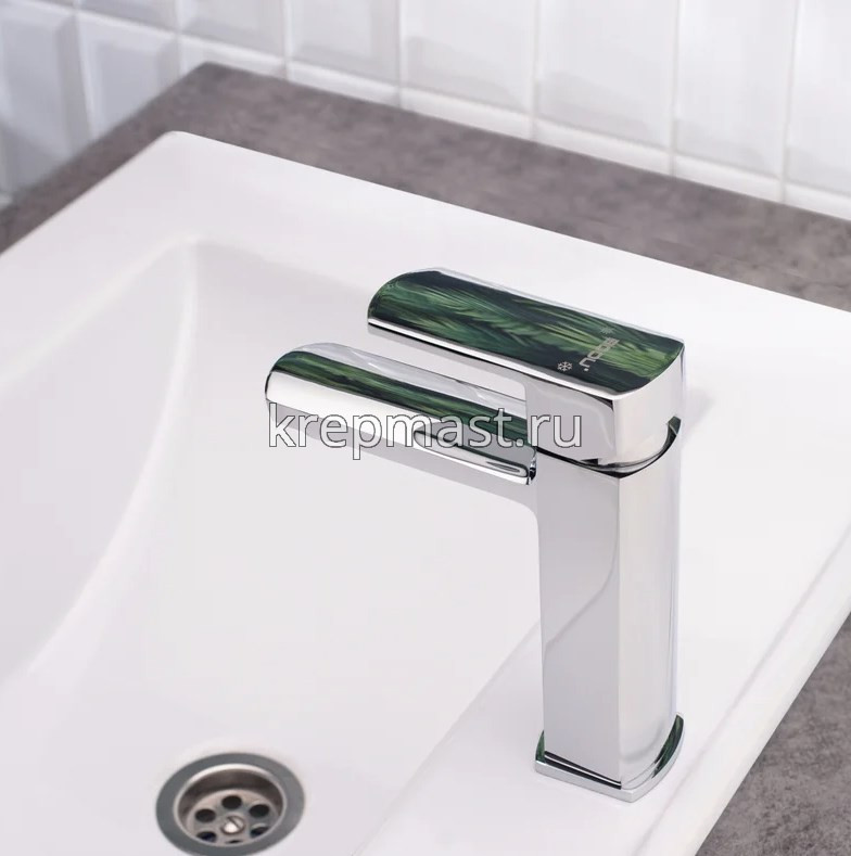 Смеситель д/умывальника B8215-1J латунь